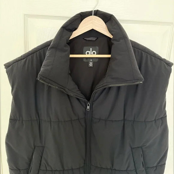 ALO yoga Incline Puffer Vest - Picture 5 of 15